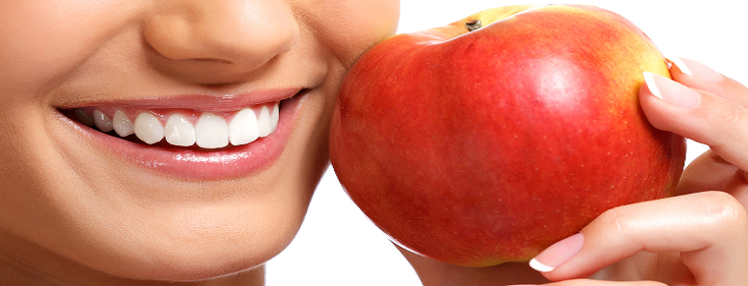 Keep Your Teeth Shiny And Healthy With All Natural Methods